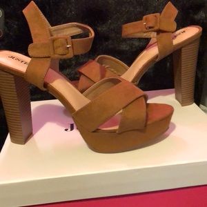 Beautiful Tan block 5 inch heels